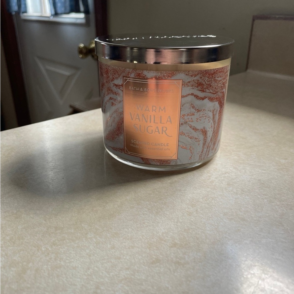 Bath & Body Works Warm Vanilla Sugar Candle with Orange and Silver Accents